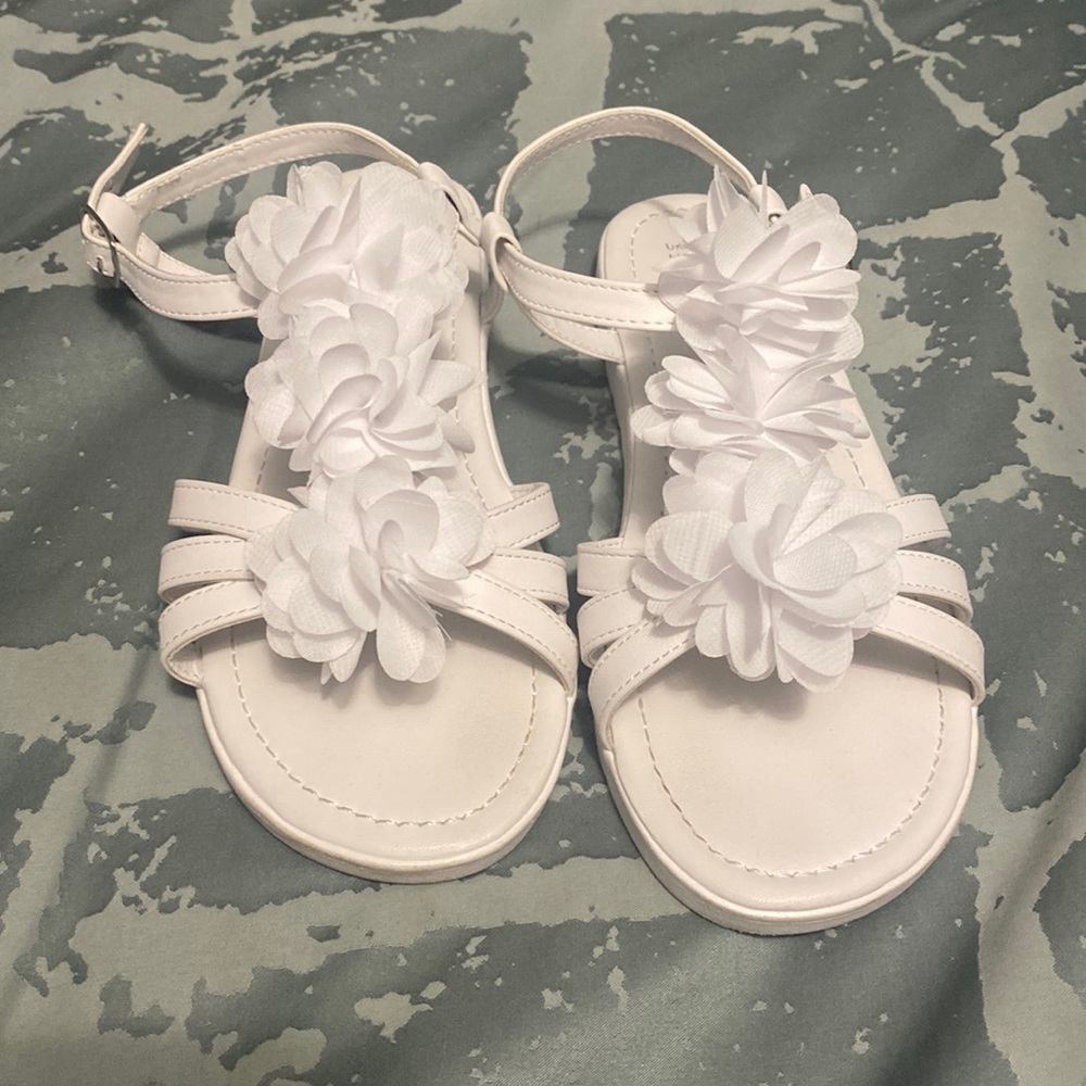 Girls white flowered open toe sandals with ankle strap size 3